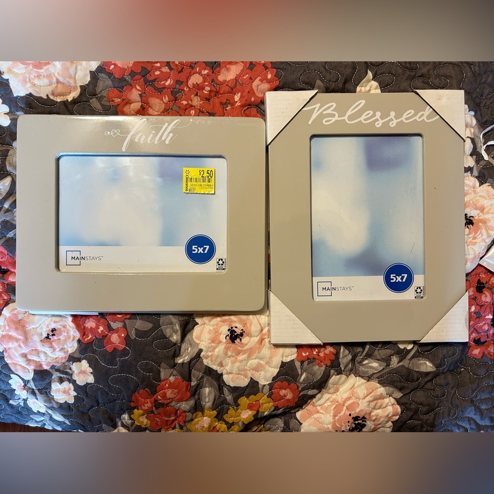 NWT Mainstays Faith and Blessed Photo Frames - Gray
